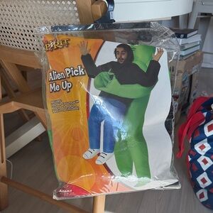 Spirit Alien Pick me up Costume